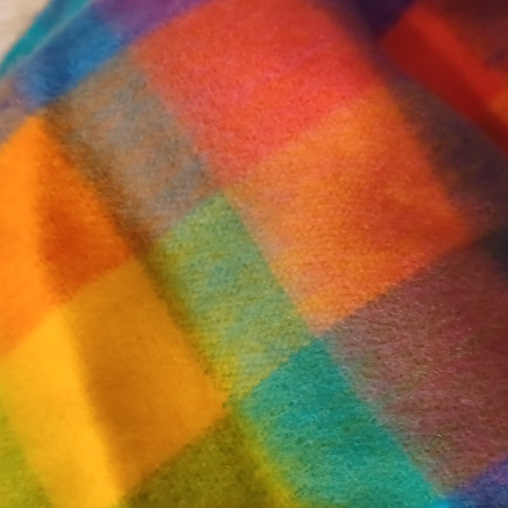 NWT Pokoloko Eye-catching Multi-Colored Check Seamless Scarf - Picture 5 of 9